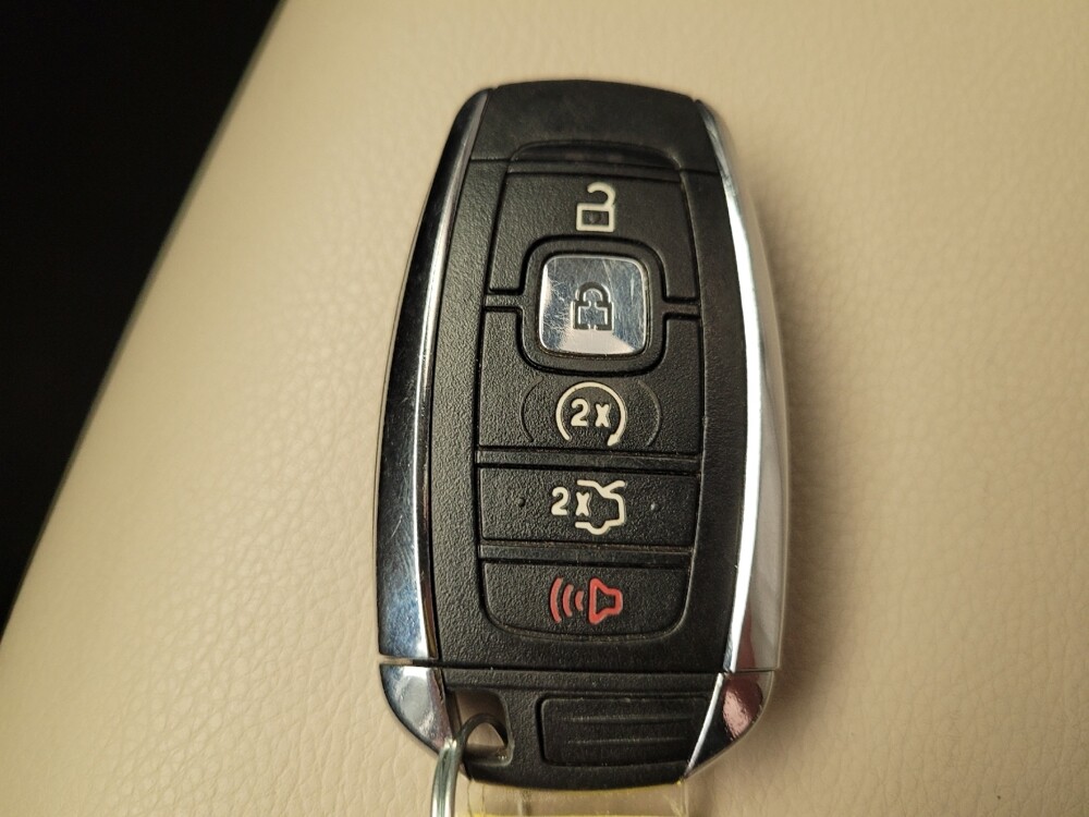 2017 Lincoln MKC in Louisville, KY 40258 - 18129320 32