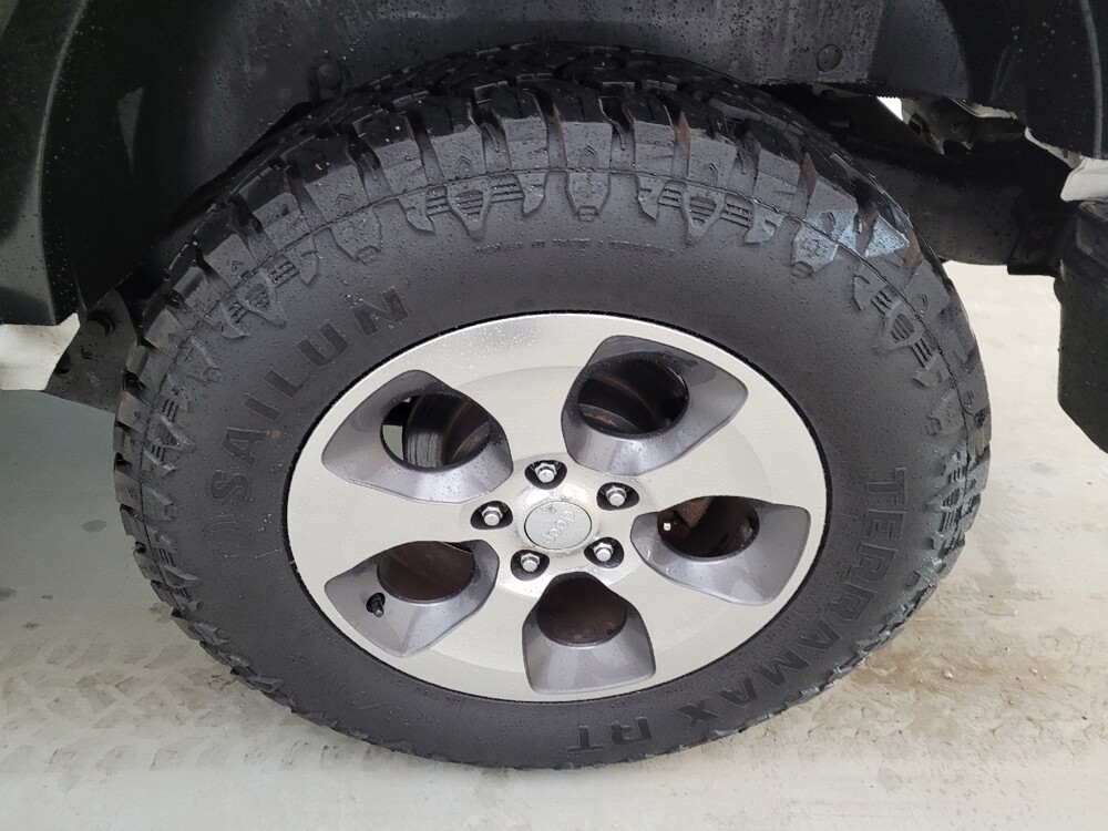 2016 Jeep Wrangler in Louisville, KY 40258 - 18129322 31