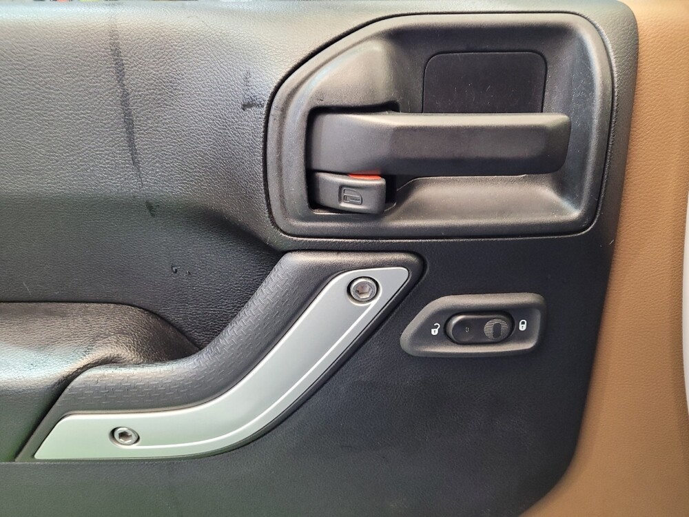 2016 Jeep Wrangler in Louisville, KY 40258 - 18129322 27