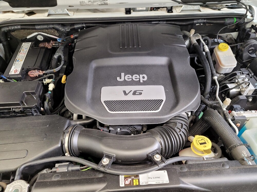 2016 Jeep Wrangler in Louisville, KY 40258 - 18129322 30