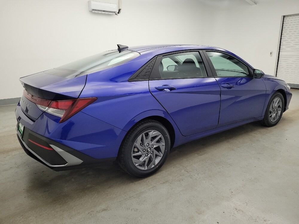 2024 Hyundai Elantra in Fairfield, OH 45014 - 18129338 10