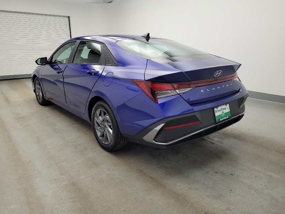 2024 Hyundai Elantra in Fairfield, OH 45014 - 18129338 5