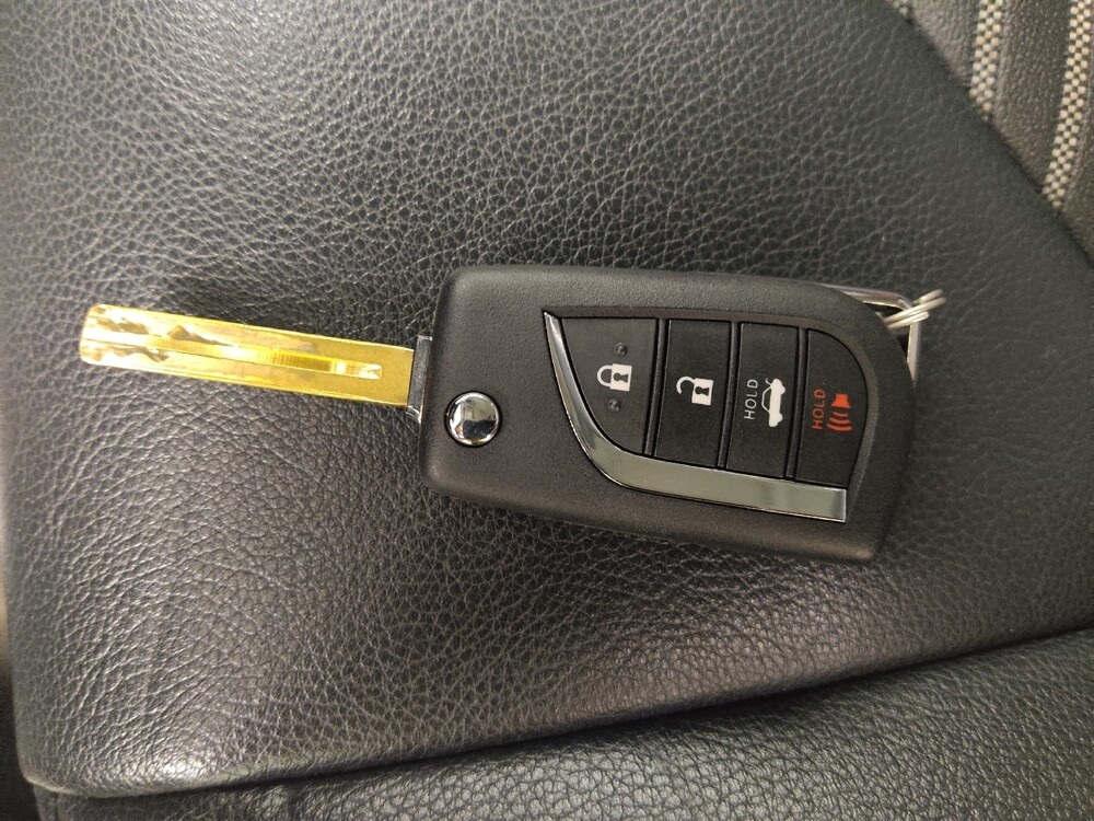 2021 Toyota Camry in St. Louis, MO 63136 - 18129341 32