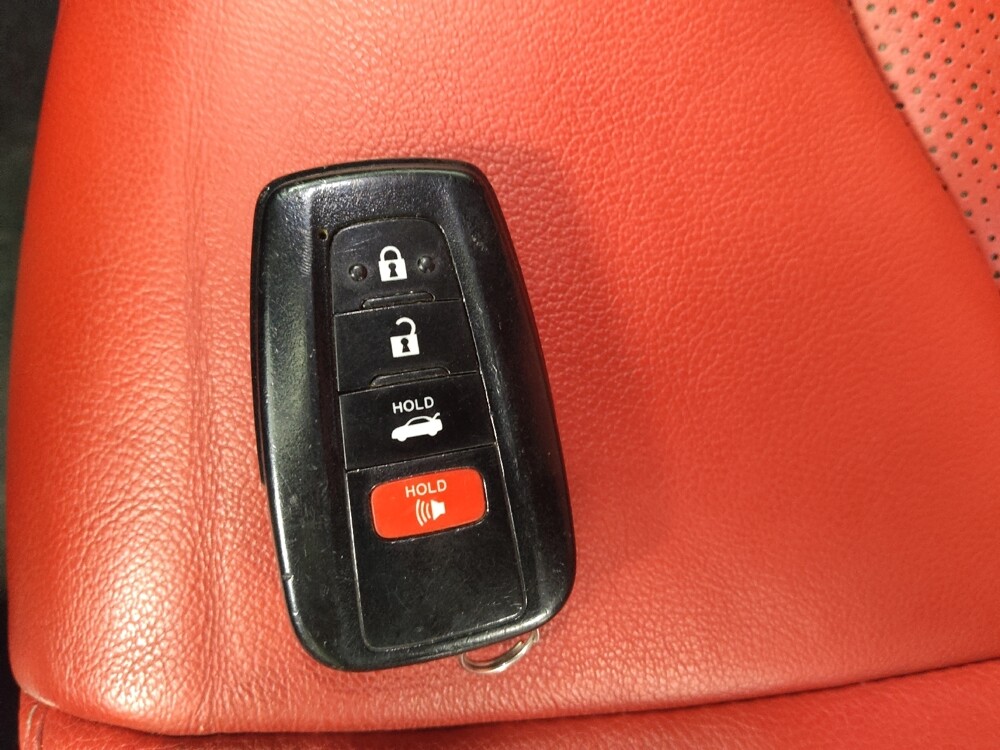 2019 Toyota Camry in St. Louis, MO 63136 - 18129342 32