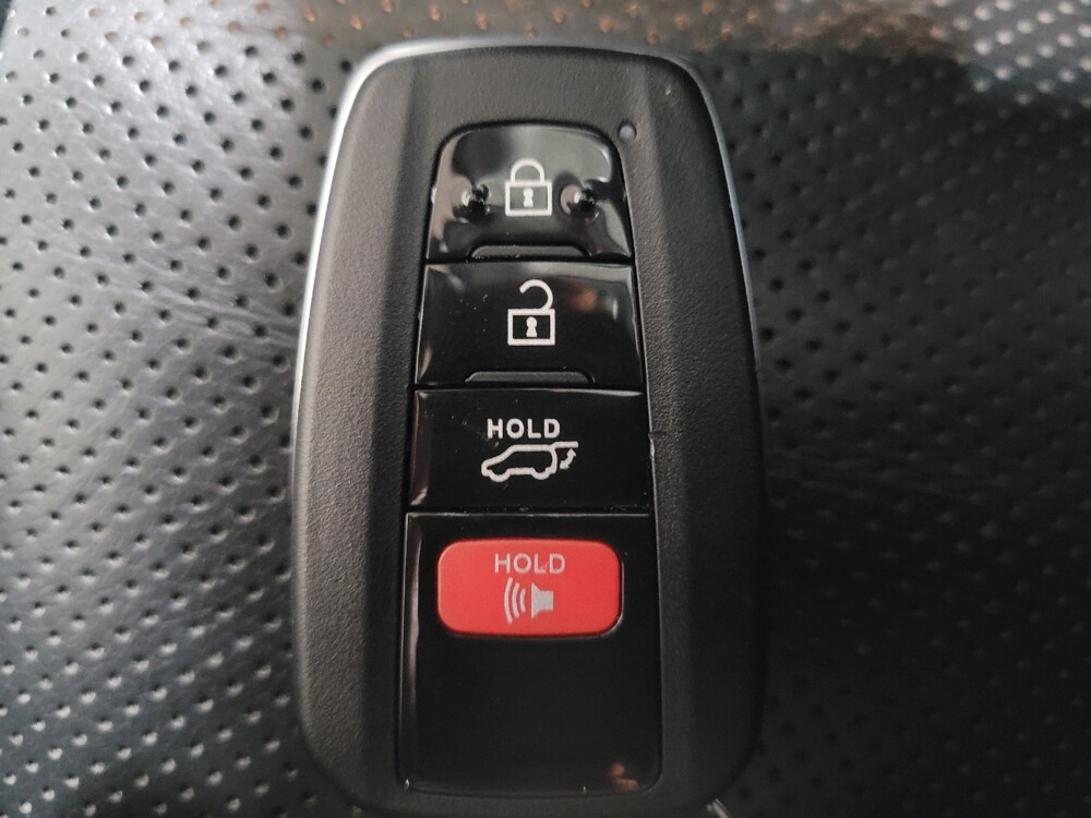 2021 Toyota Highlander in Williamstown, NJ 8094 - 18129350 32