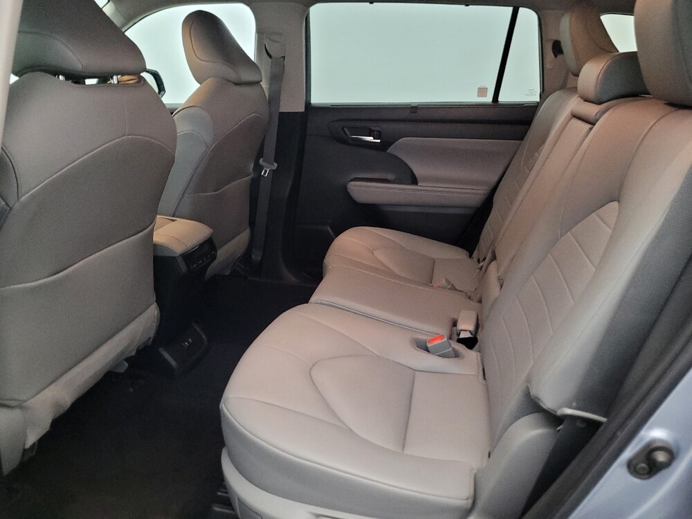 2020 Toyota Highlander in Williamstown, NJ 8094 - 18129383 18