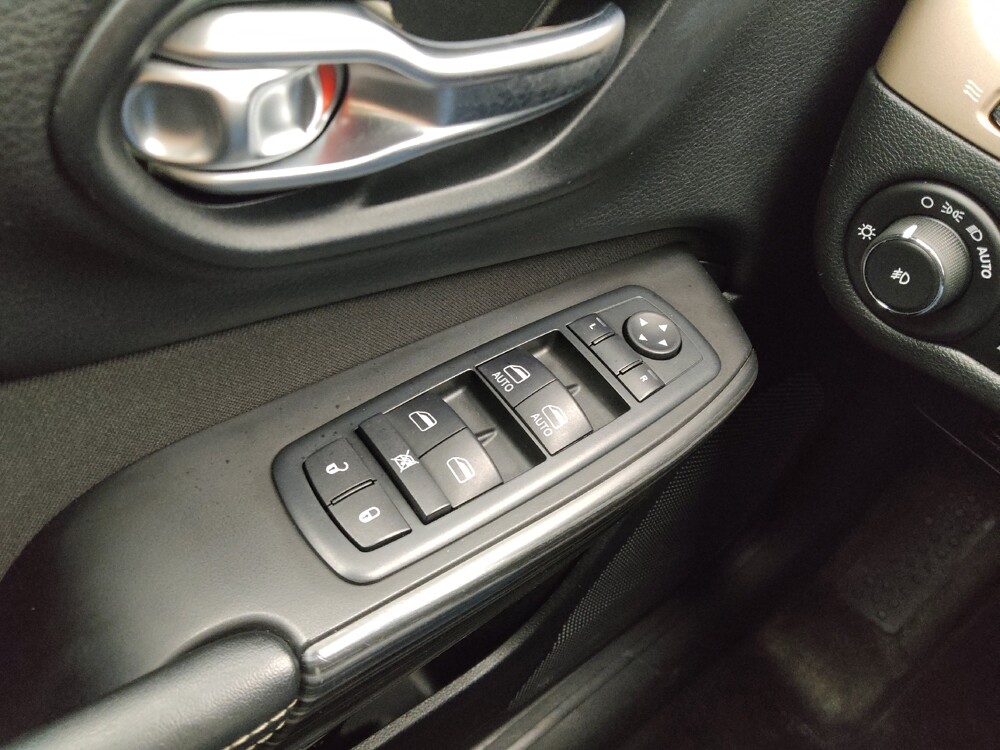 2015 Jeep Cherokee in St. Louis, MO 63136 - 18129391 27