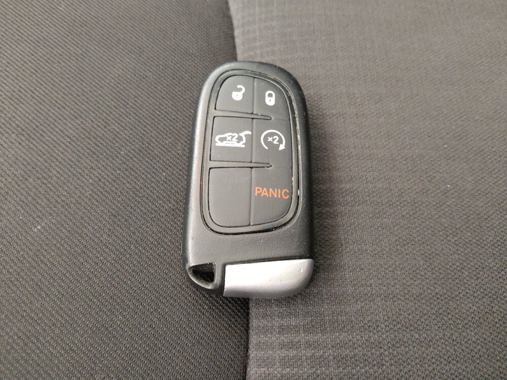 2015 Jeep Cherokee in St. Louis, MO 63136 - 18129391 32