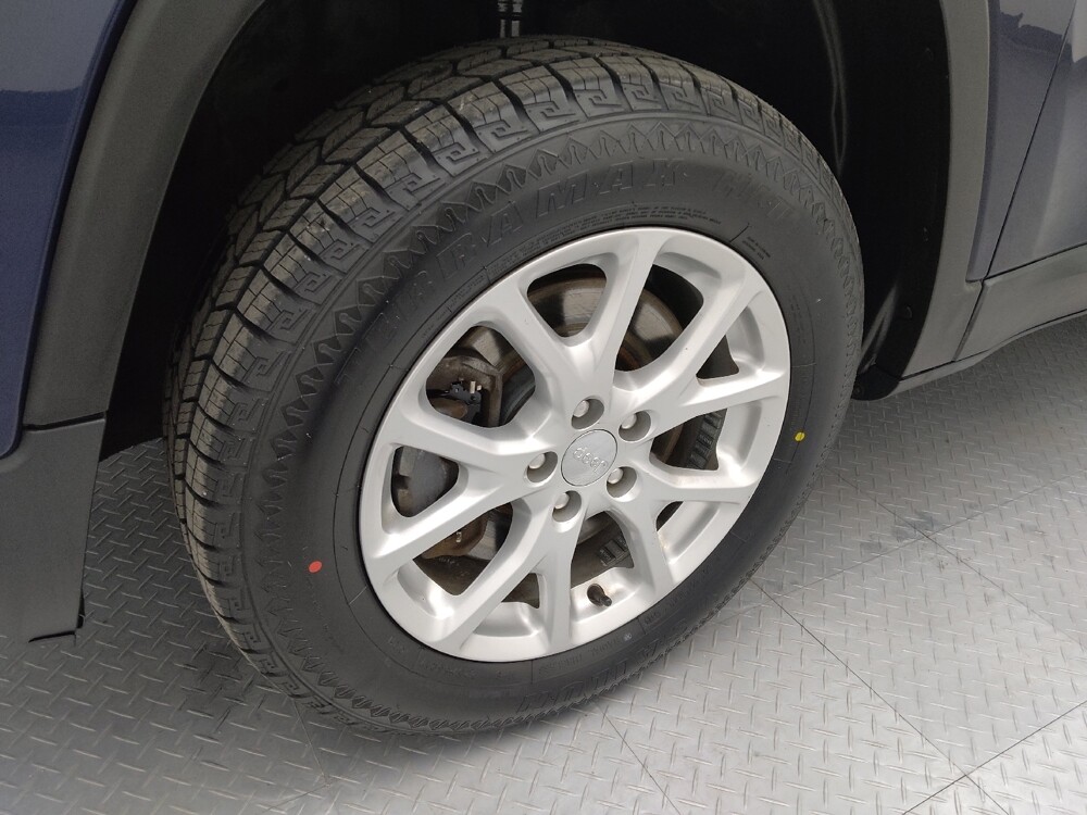 2015 Jeep Cherokee in St. Louis, MO 63136 - 18129391 31