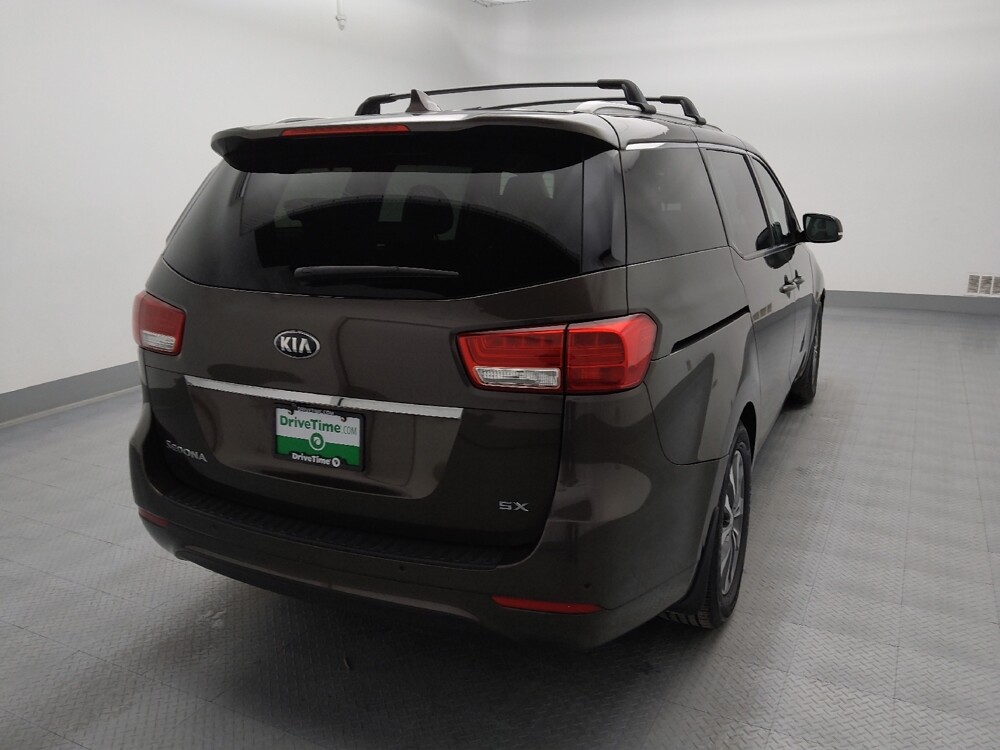 2016 Kia Sedona in Springfield, MO 65807 - 18129395 7