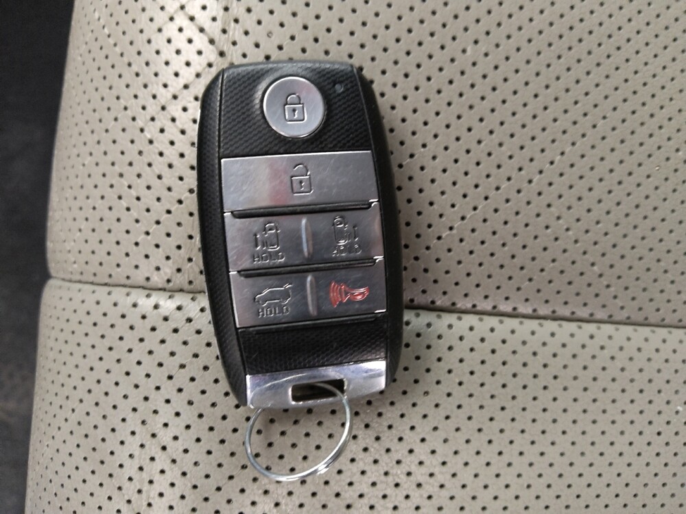 2016 Kia Sedona in Springfield, MO 65807 - 18129395 32