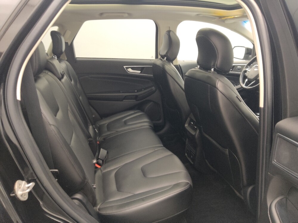 2017 Ford Edge in St. Louis, MO 63136 - 18129402 19