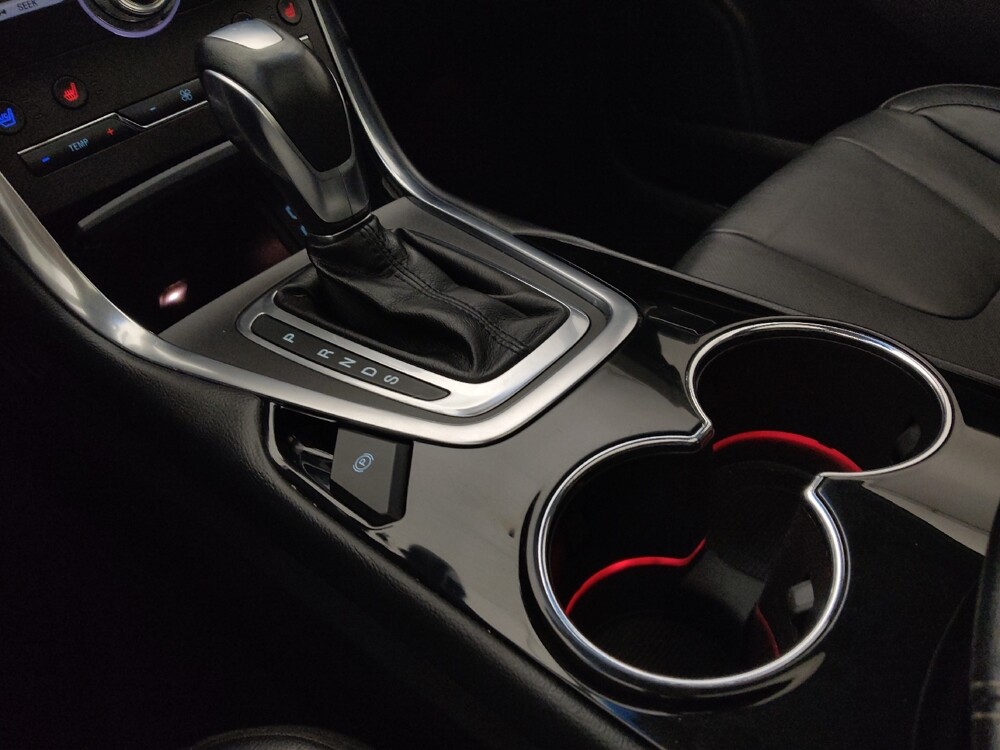 2017 Ford Edge in St. Louis, MO 63136 - 18129402 26