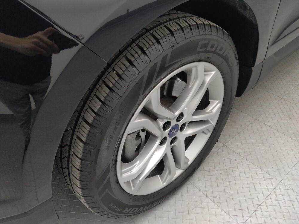 2017 Ford Edge in St. Louis, MO 63136 - 18129402 31