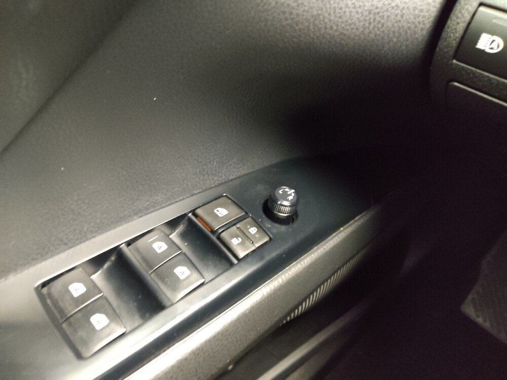 2018 Toyota Camry in Independence, MO 64055 - 18129403 27