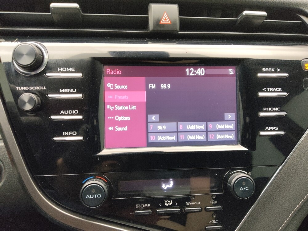 2018 Toyota Camry in Independence, MO 64055 - 18129403 25