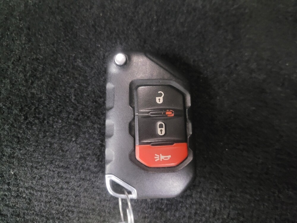 2018 Jeep Wrangler in Indianapolis, IN 46219 - 18129447 32