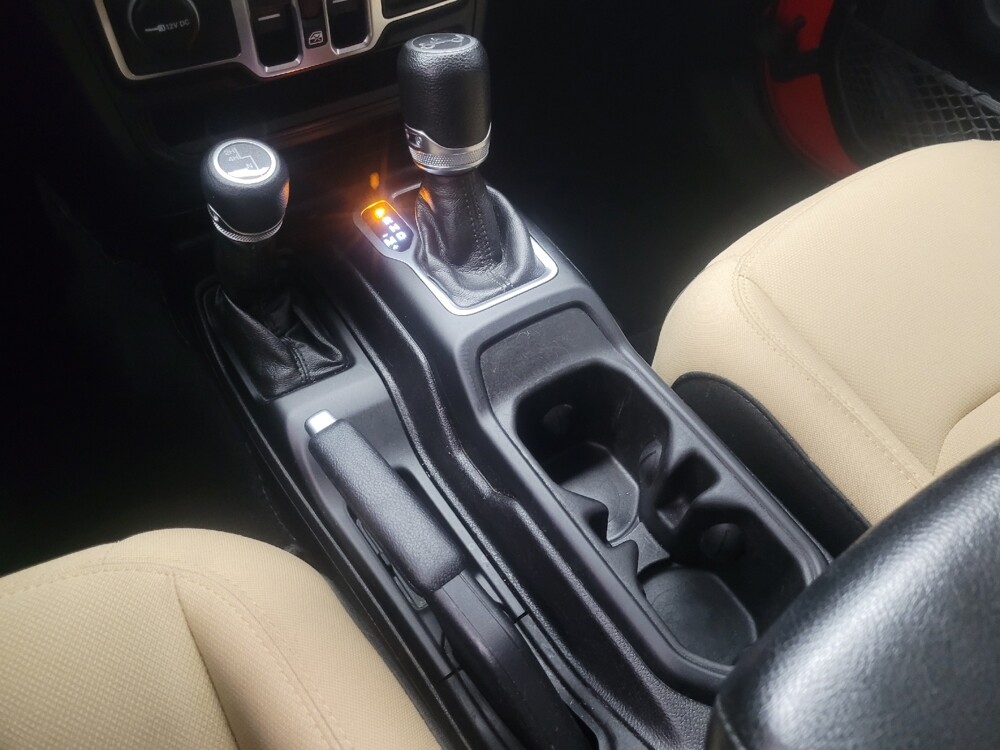 2018 Jeep Wrangler in Indianapolis, IN 46219 - 18129447 26