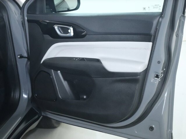 2023 Jeep Compass in Bedford, OH 44146 - 18129457 33