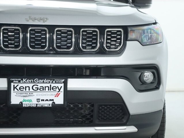 2025 Jeep Compass in Bedford, OH 44146 - 18129459 7