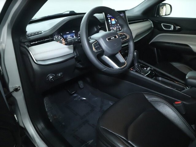 2025 Jeep Compass in Bedford, OH 44146 - 18129459 17
