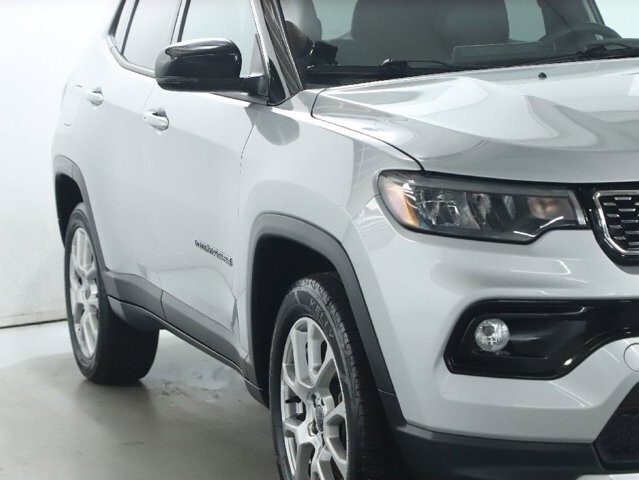 2025 Jeep Compass in Bedford, OH 44146 - 18129459 8