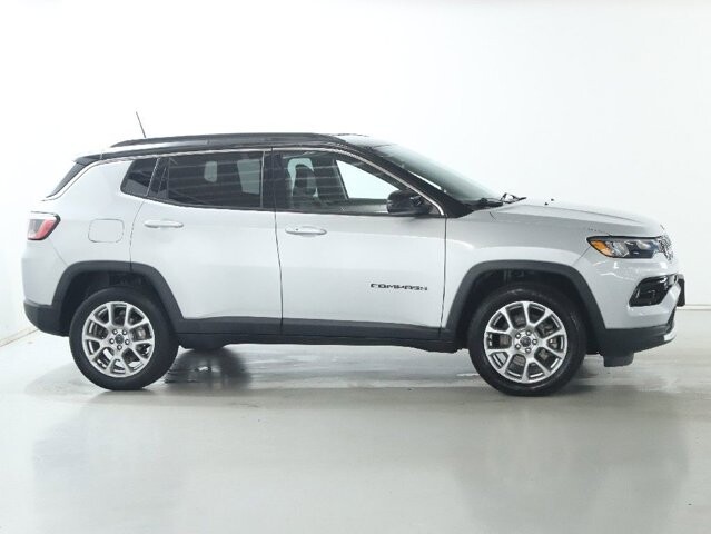 2025 Jeep Compass in Bedford, OH 44146 - 18129459 11