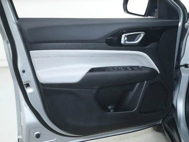 2025 Jeep Compass in Bedford, OH 44146 - 18129459 15