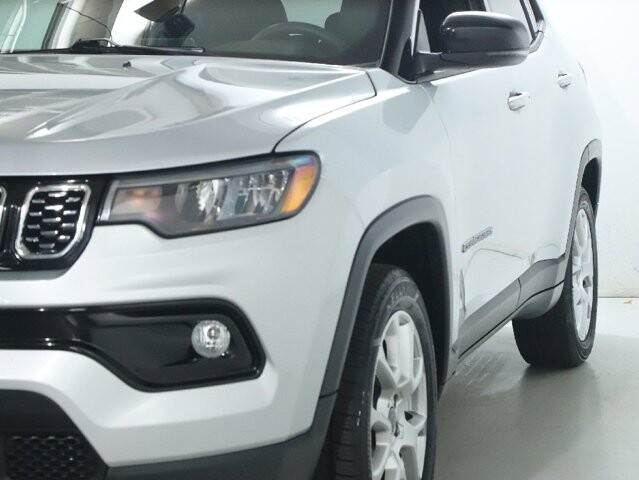 2025 Jeep Compass in Bedford, OH 44146 - 18129459 4