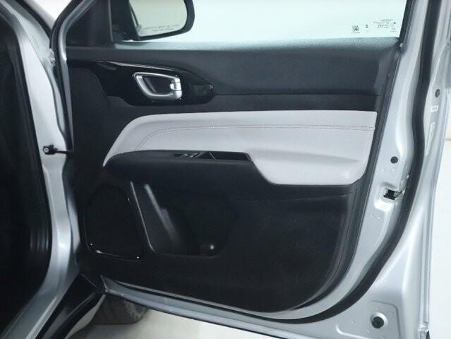2025 Jeep Compass in Bedford, OH 44146 - 18129459 32