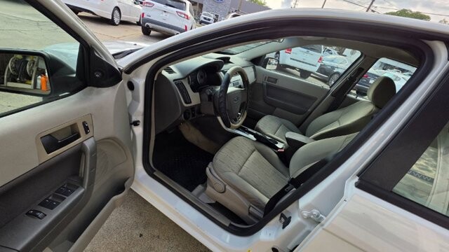 2011 Ford Focus in Cartersville, GA 30120 - 18129515 5