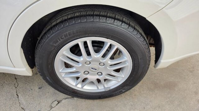 2011 Ford Focus in Cartersville, GA 30120 - 18129515 12