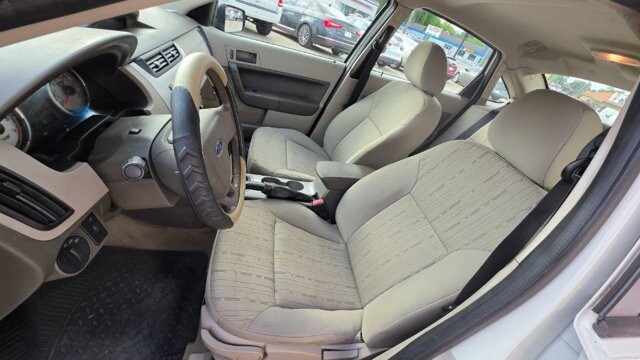 2011 Ford Focus in Cartersville, GA 30120 - 18129515 6