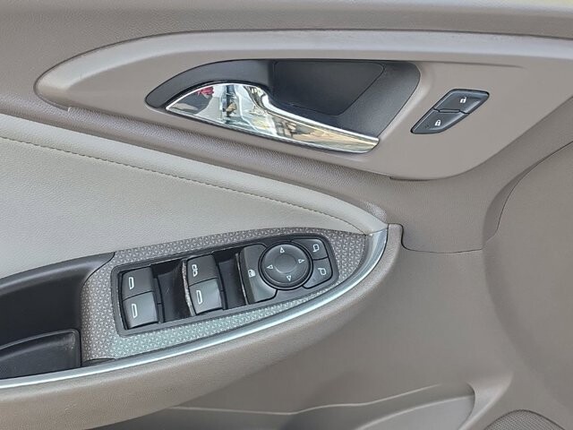 2017 Chevrolet Malibu in Marysville, OH 43040 - 18129517 14