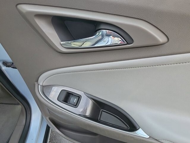 2017 Chevrolet Malibu in Marysville, OH 43040 - 18129517 41