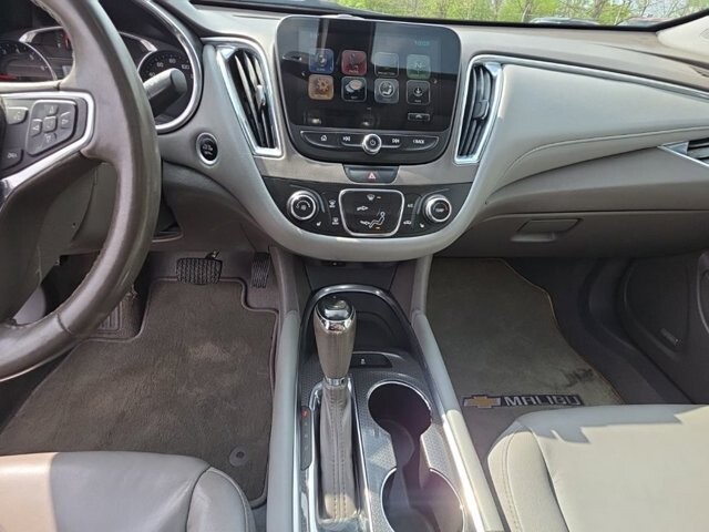 2017 Chevrolet Malibu in Marysville, OH 43040 - 18129517 33
