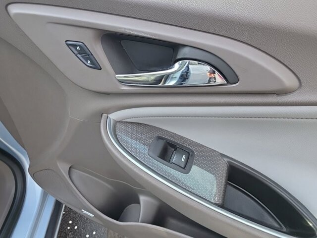 2017 Chevrolet Malibu in Marysville, OH 43040 - 18129517 44