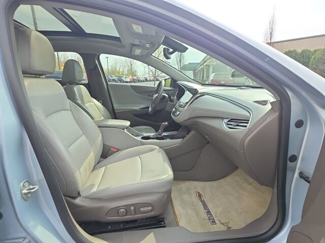 2017 Chevrolet Malibu in Marysville, OH 43040 - 18129517 45