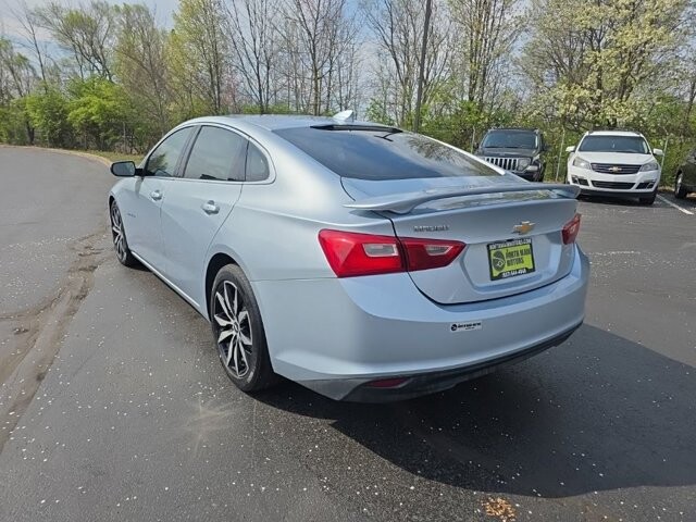 2017 Chevrolet Malibu in Marysville, OH 43040 - 18129517 5