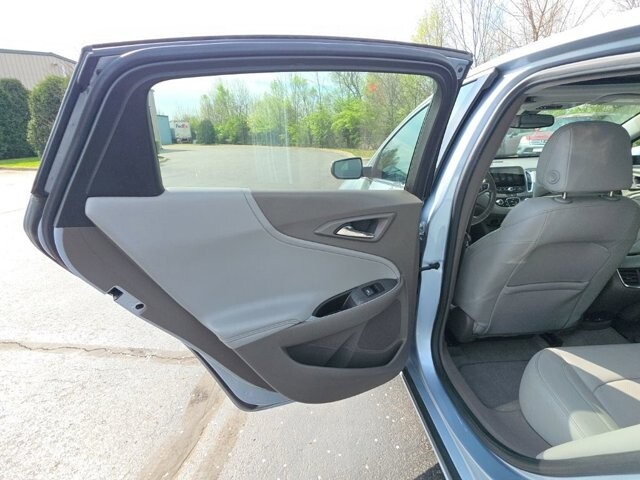 2017 Chevrolet Malibu in Marysville, OH 43040 - 18129517 35