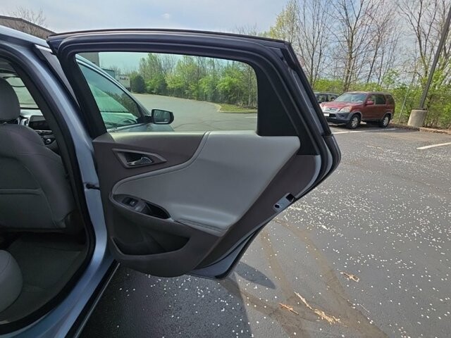 2017 Chevrolet Malibu in Marysville, OH 43040 - 18129517 40