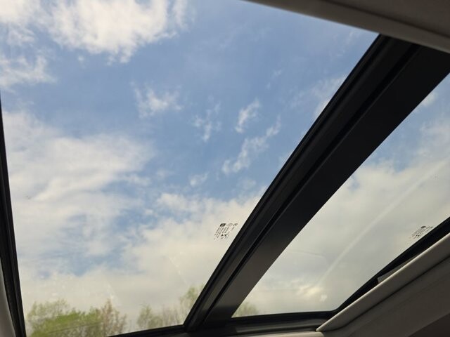 2017 Chevrolet Malibu in Marysville, OH 43040 - 18129517 23