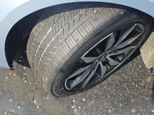 2017 Chevrolet Malibu in Marysville, OH 43040 - 18129517 12