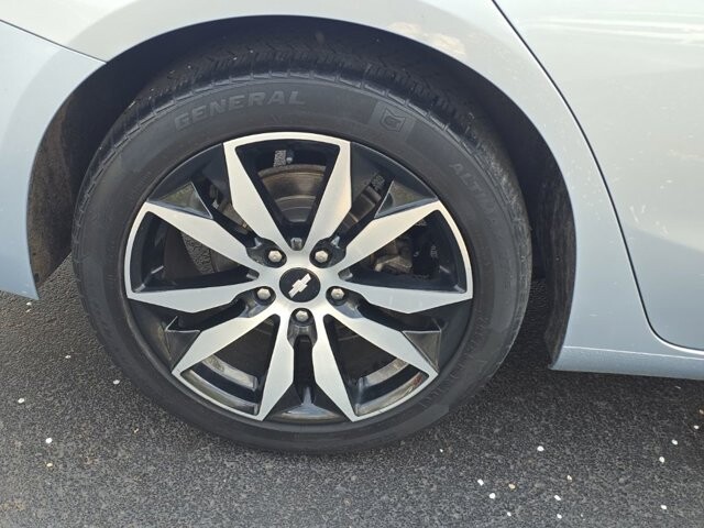 2017 Chevrolet Malibu in Marysville, OH 43040 - 18129517 11