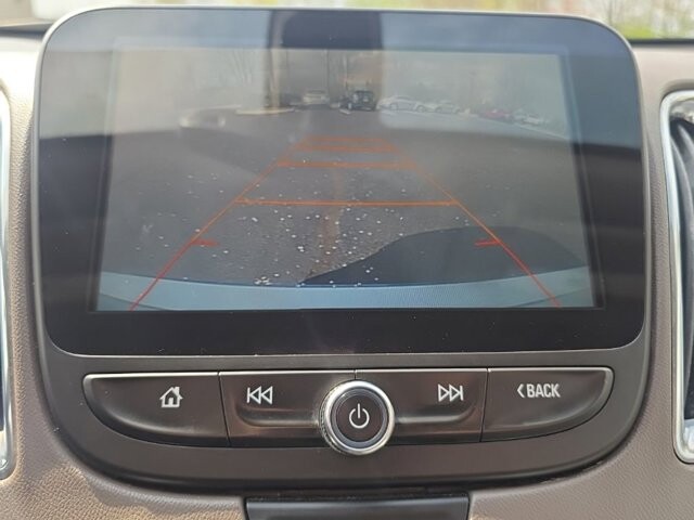 2017 Chevrolet Malibu in Marysville, OH 43040 - 18129517 29