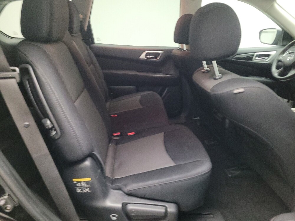 2017 Nissan Pathfinder in Fresno, CA 93726 - 18129526 19