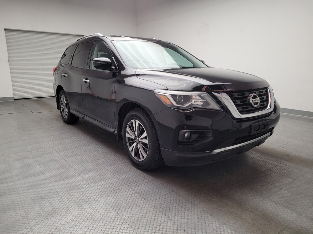 2017 Nissan Pathfinder in Fresno, CA 93726 - 18129526 13