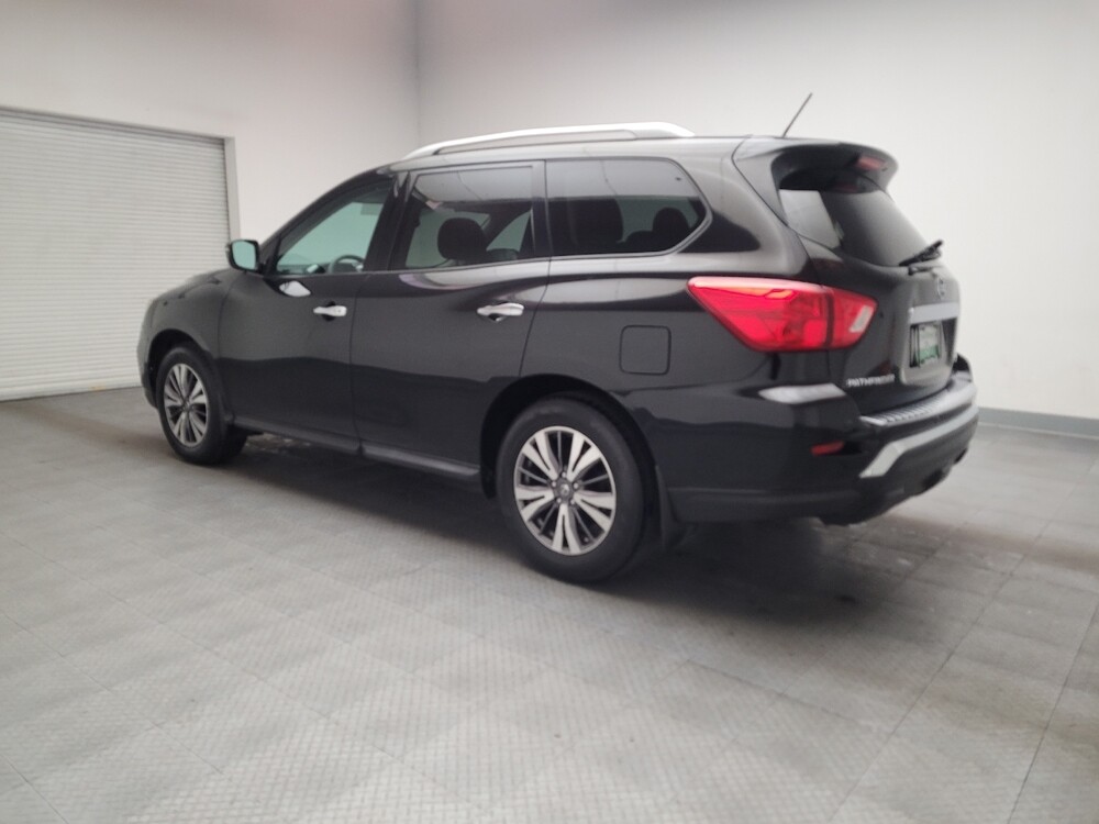 2017 Nissan Pathfinder in Fresno, CA 93726 - 18129526 3