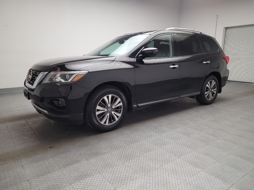 2017 Nissan Pathfinder in Fresno, CA 93726 - 18129526 2