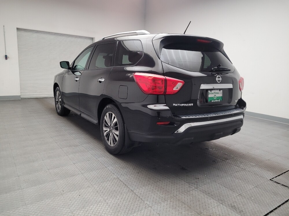 2017 Nissan Pathfinder in Fresno, CA 93726 - 18129526 5